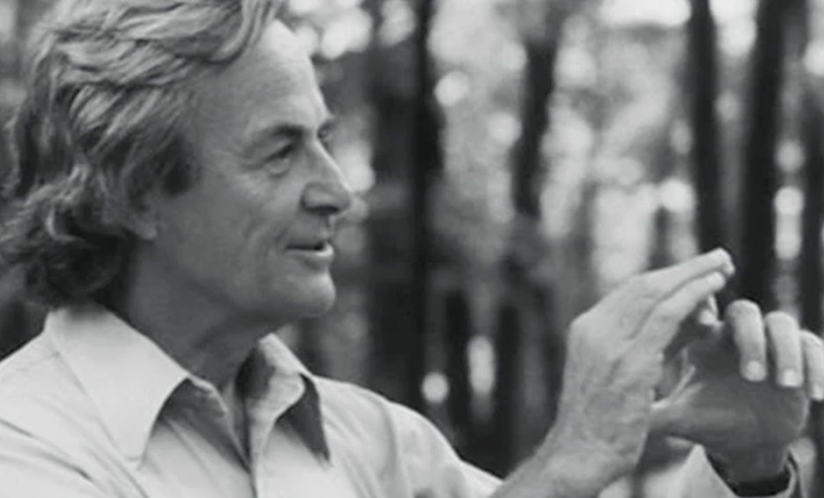 Richard Feyman fue la primera persona en proponer la manipulación de la materia a escala atómica. Por sus contribuciones al estudio de la electrodinámica cuántica, recibió el premio Nobel de Física en 1965.